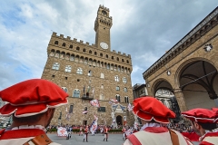 sbandieratori in piazza signoria